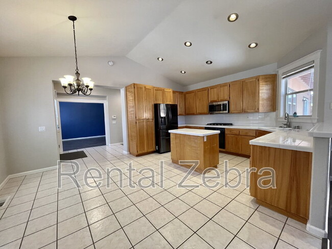 Building Photo - 233 Craftman Ct