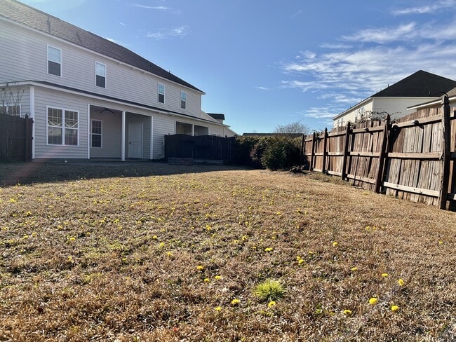 Building Photo - 2000 Croyden Cir