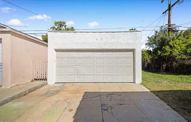 Building Photo - 2925 W Shorb St