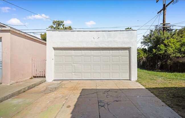 Building Photo - 2927 W Shorb St
