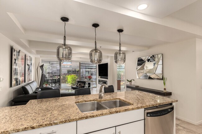 Building Photo - 7131 E Rancho Vista Dr