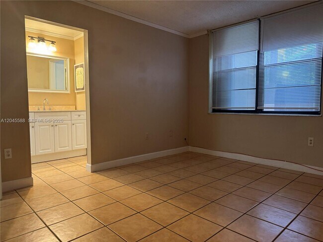 Building Photo - 10865 SW 112th Ave
