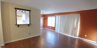 Building Photo - 4423 Plaza Vista