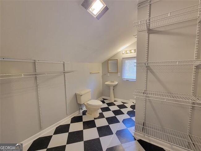 Building Photo - 976 Delaware Ave SE