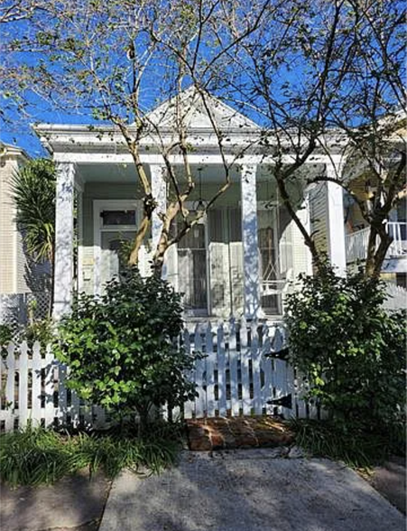 Primary Photo - 4135 Prytania St