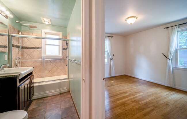 Building Photo - Your Ideal Lifestyle Awaits in this Stunni...