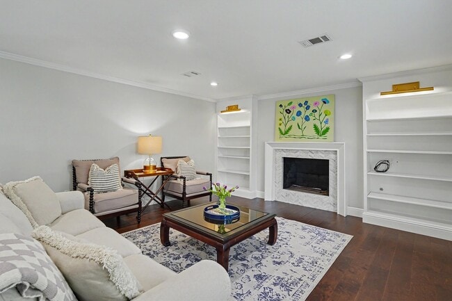 Building Photo - 751 Bison Dr