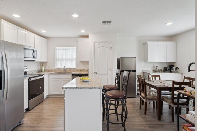 Building Photo - 12965 Del Lago Dr