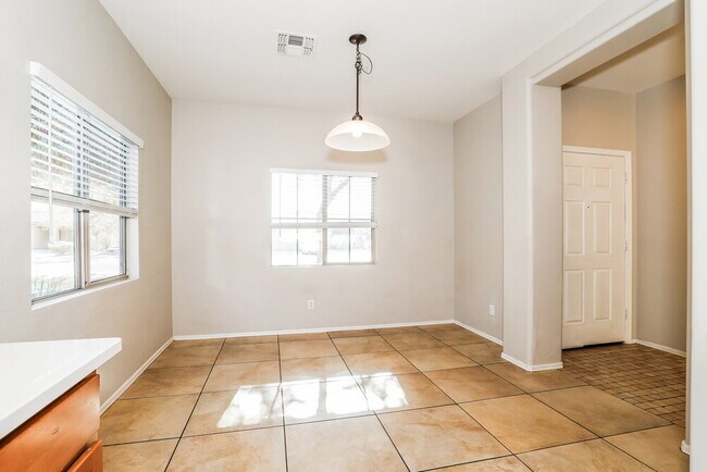 Building Photo - 5218 W Glass Ln