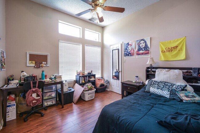 Building Photo - 2802 Nueces St