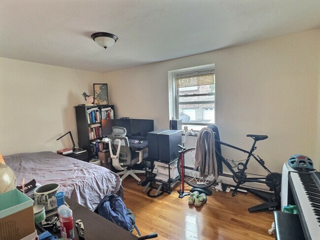 Building Photo - 217 Kent St