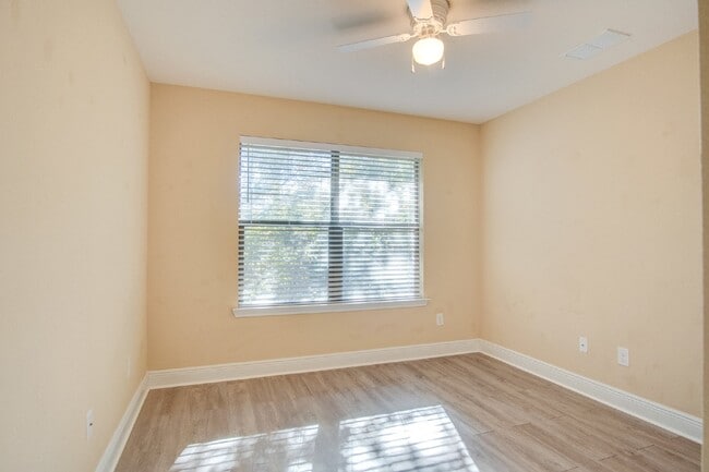 Building Photo - Modern 4BR/3BA Home Near NAS Pensacola – $500 Off Deposit for Qualified Active Duty Military – Pr...