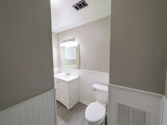 Building Photo - 290 Hebert Dr