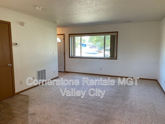 Building Photo - 508 10th Ave SE