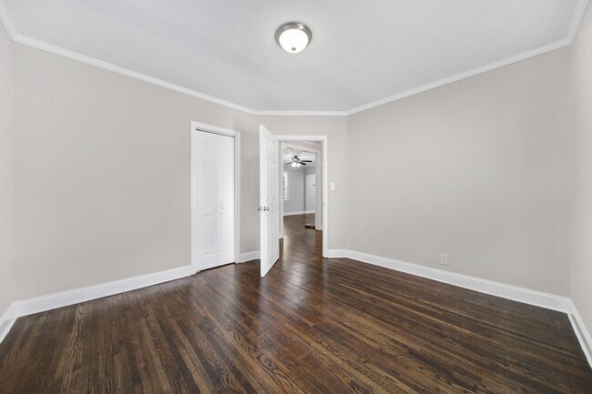 Building Photo - Lovely 2 Bed 1 Bath Bungalow Home in Charl...