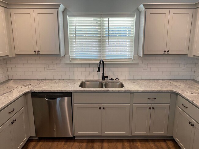 Building Photo - 3632 Kearsley St