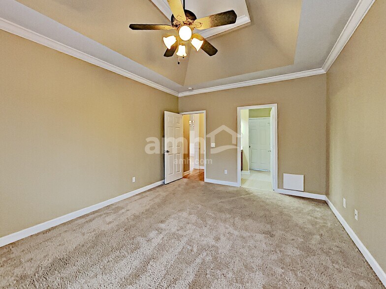 Building Photo - 165 Bland Dr