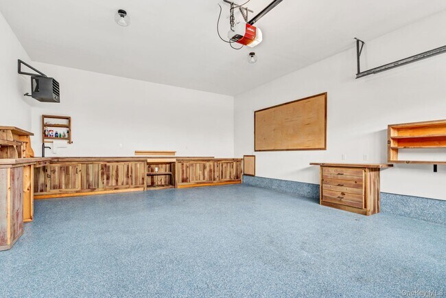 Building Photo - 21 Honeysuckle Ln