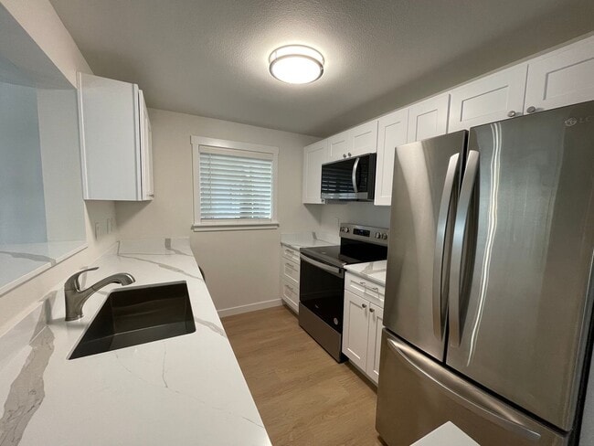 Building Photo - Updated 3-Bedroom Home in Bluegrass Commun...