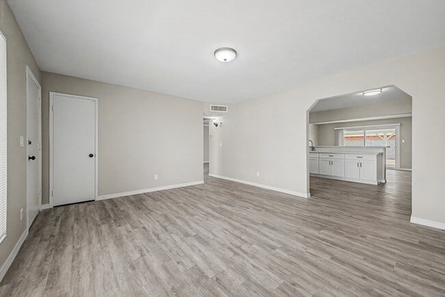 Building Photo - Single Family
