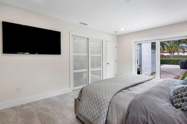 Building Photo - 2021 NW 3rd Ave