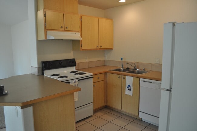 Kitchen - Arborlane Apartments