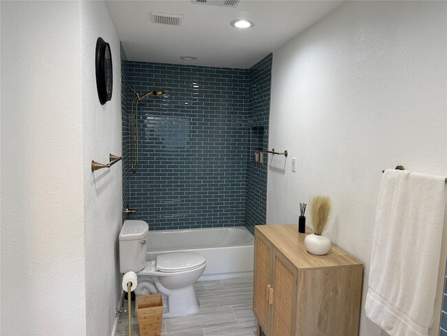 Building Photo - 1504 Summertree Ct