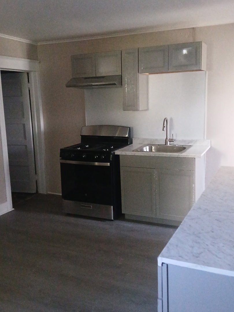 Building Photo - 27-29-29 Tracy St