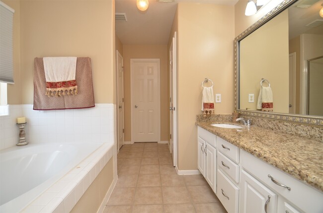 Building Photo - 2911 Meadowglen Cove