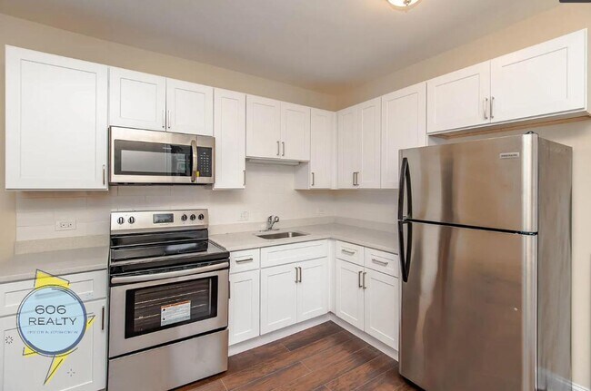 Building Photo - Beautiful Berwyn Apartments on Kenilworth!