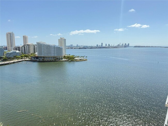 Building Photo - 1155 Brickell Bay Dr