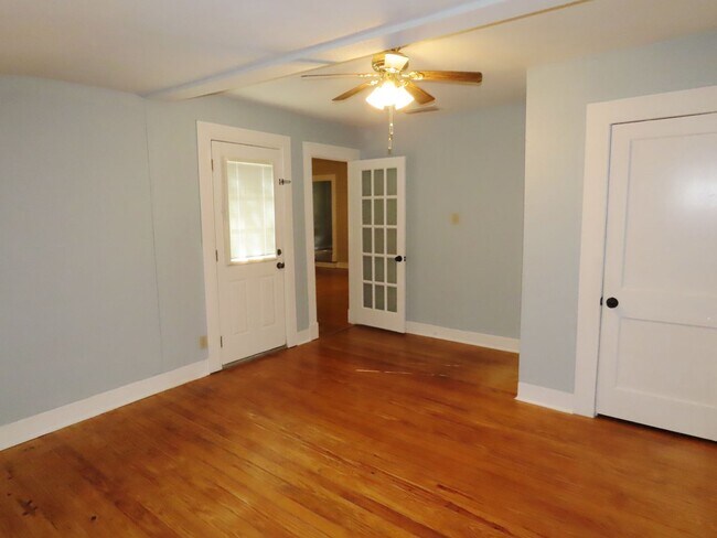 Building Photo - Charming 2 Bedroom, 2 Bath Home - Water & ...