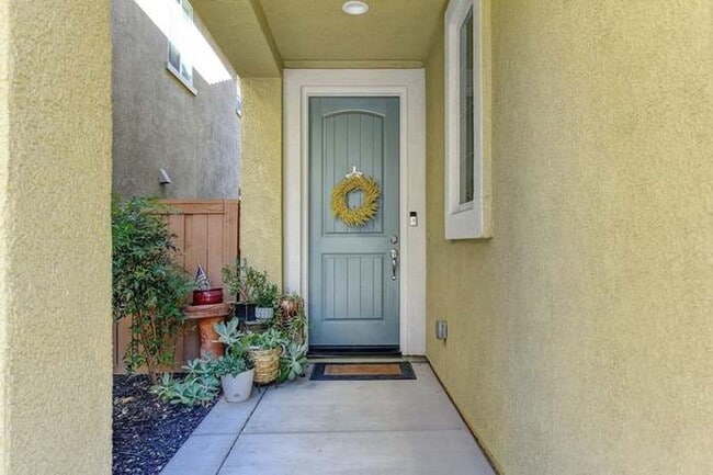 Building Photo - NICE TWO STORY HOME IN WEST ROSEVILLE!