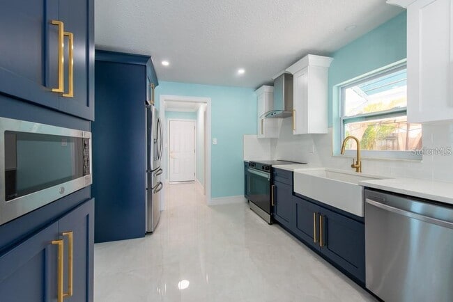 Building Photo - 4643 Bay Crest Dr