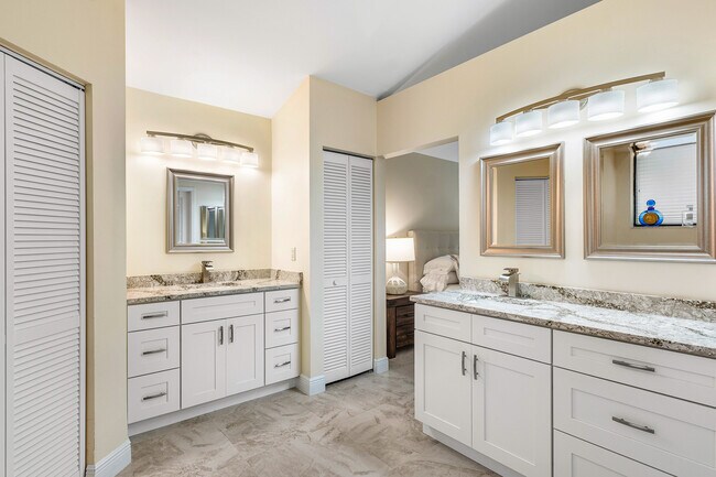 Master bath - 7205 Sweetbay Ct
