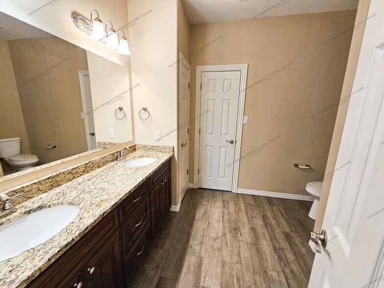 Building Photo - 9907 Landry Dr