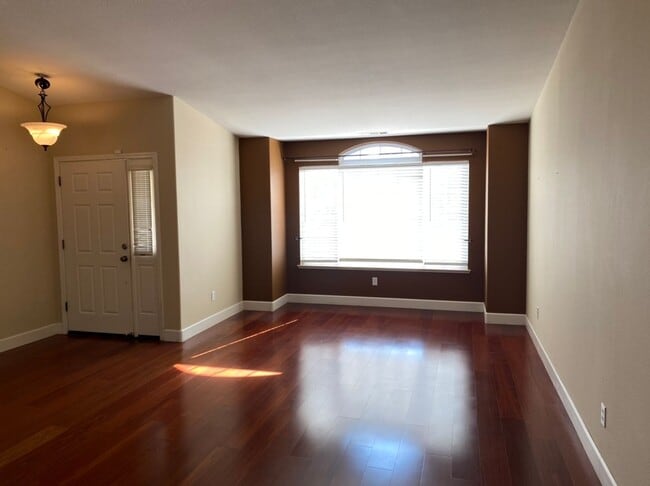 Building Photo - 4 bedroom single story in Manteca!