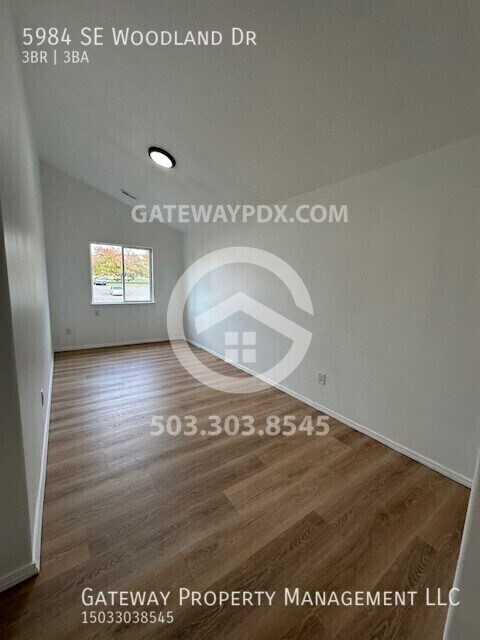 Building Photo - 5984 SE Woodland Dr