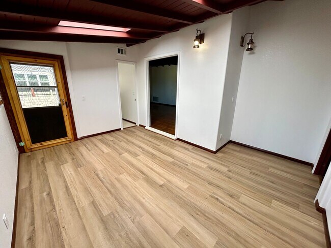 Building Photo - Charming 2 Bed / 2 Bath Coastal Retreat with Ocean Views in Ocean Beach