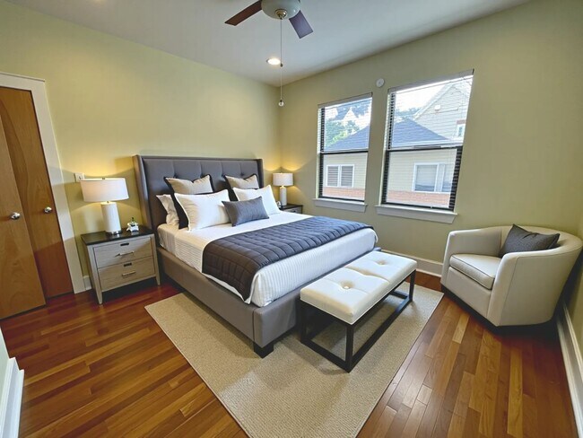 Building Photo - 5bed/3bath house in North Campus