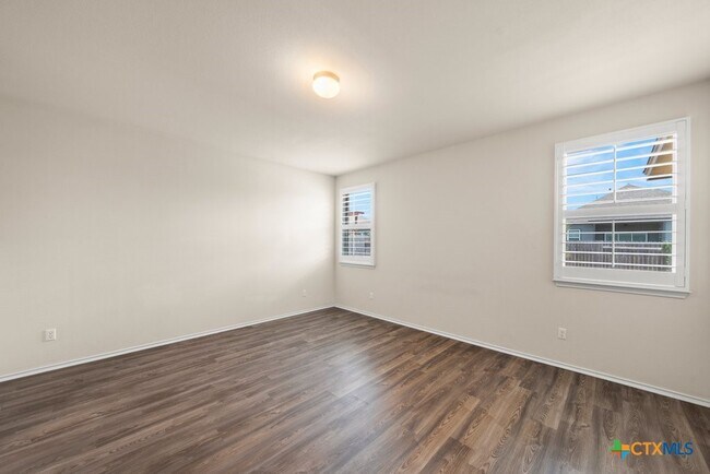 Building Photo - 145 Goldfinch Dr