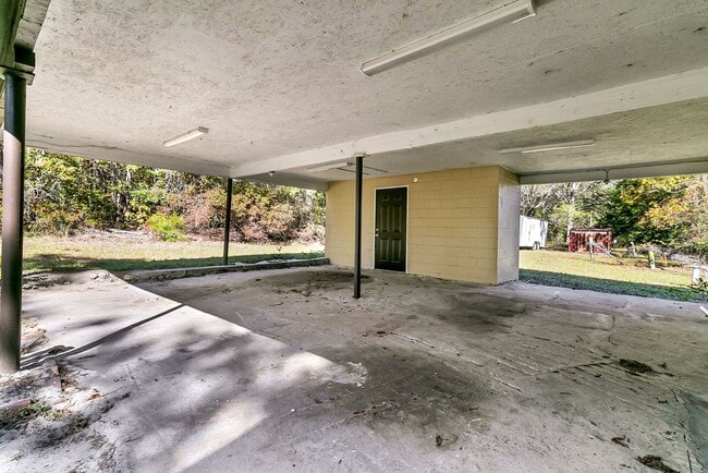 Building Photo - Tranquil Country Living on 2+ Acres — Spac...