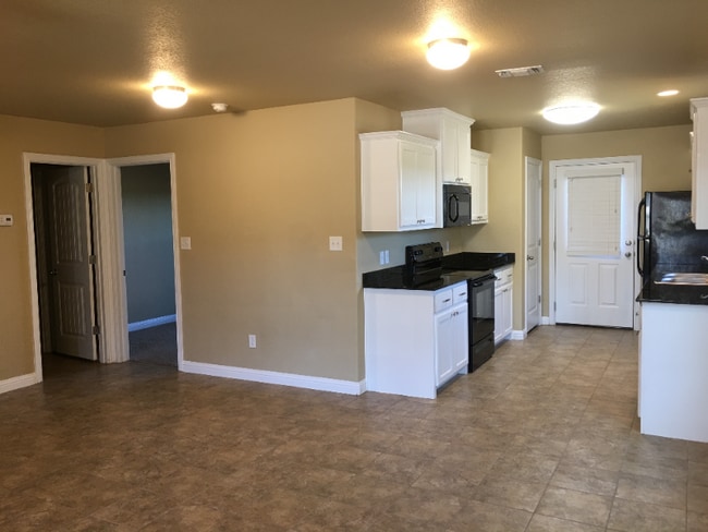 Building Photo - 907 Dart Ct