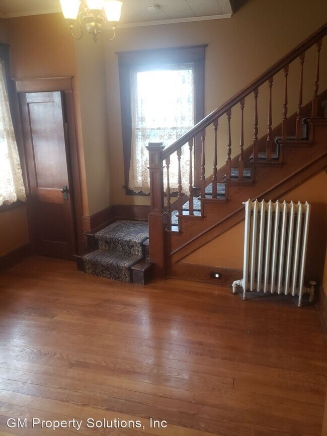 Building Photo - 3 br, 1.5 bath House - 515 S Spruce Street