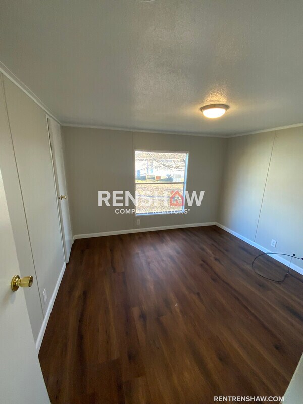 Building Photo - 122 N West St