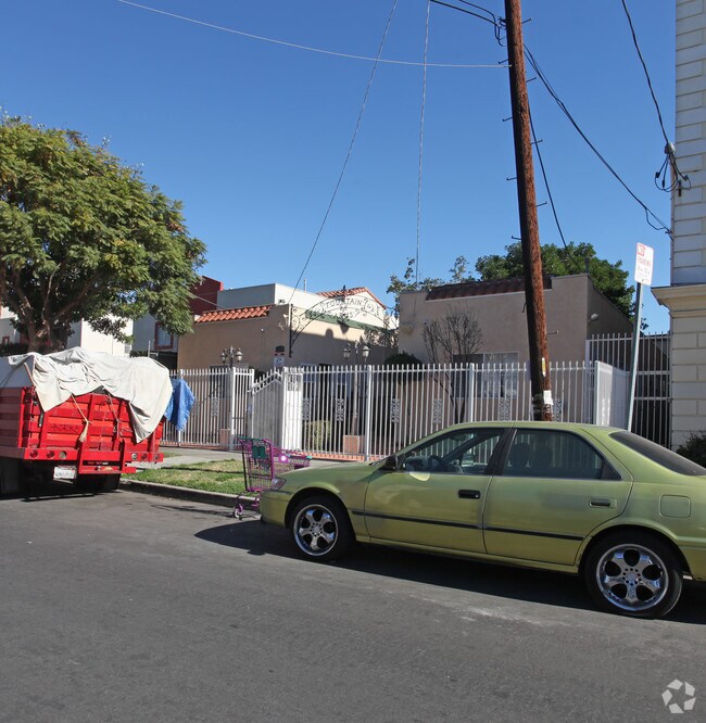 Building Photo - 1234 N Berendo St