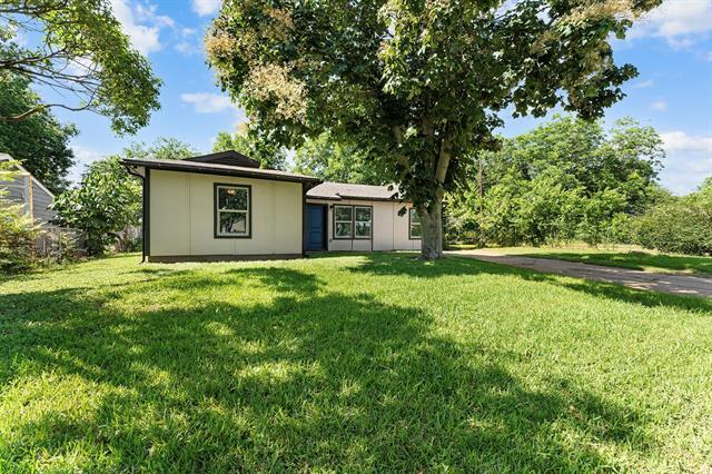 Building Photo - 3806 Castle Hills Dr