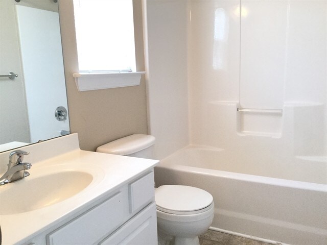 Building Photo - 456 Clearwater Dr