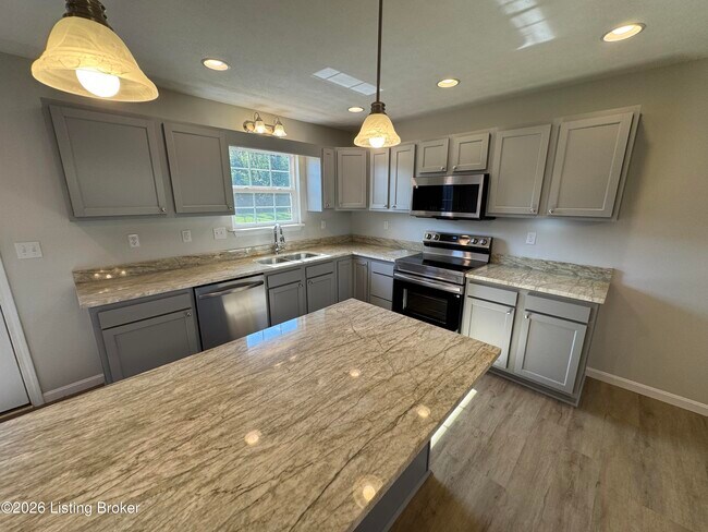 Building Photo - 25 Mandan Ct