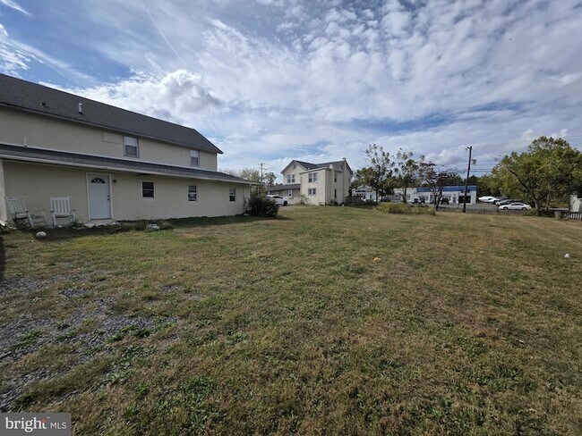 Building Photo - 203 E Cedarville Rd